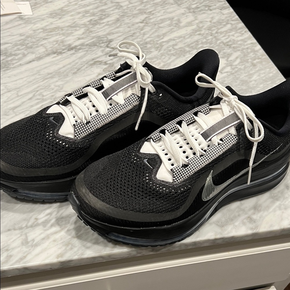Nike Black and White Athletic Shoes